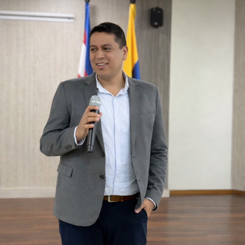 Dr. Alexander Torres Viveros